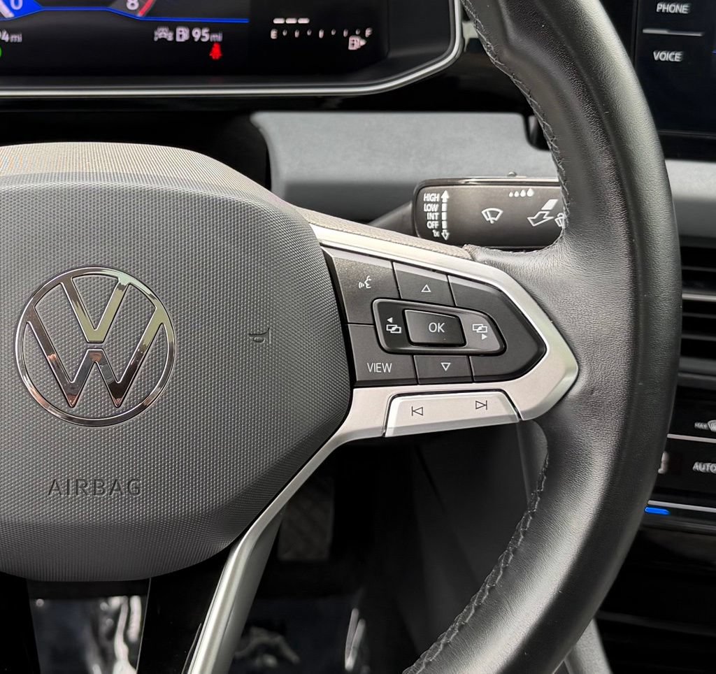 Used 2025 Volkswagen Jetta SE FWD image 40