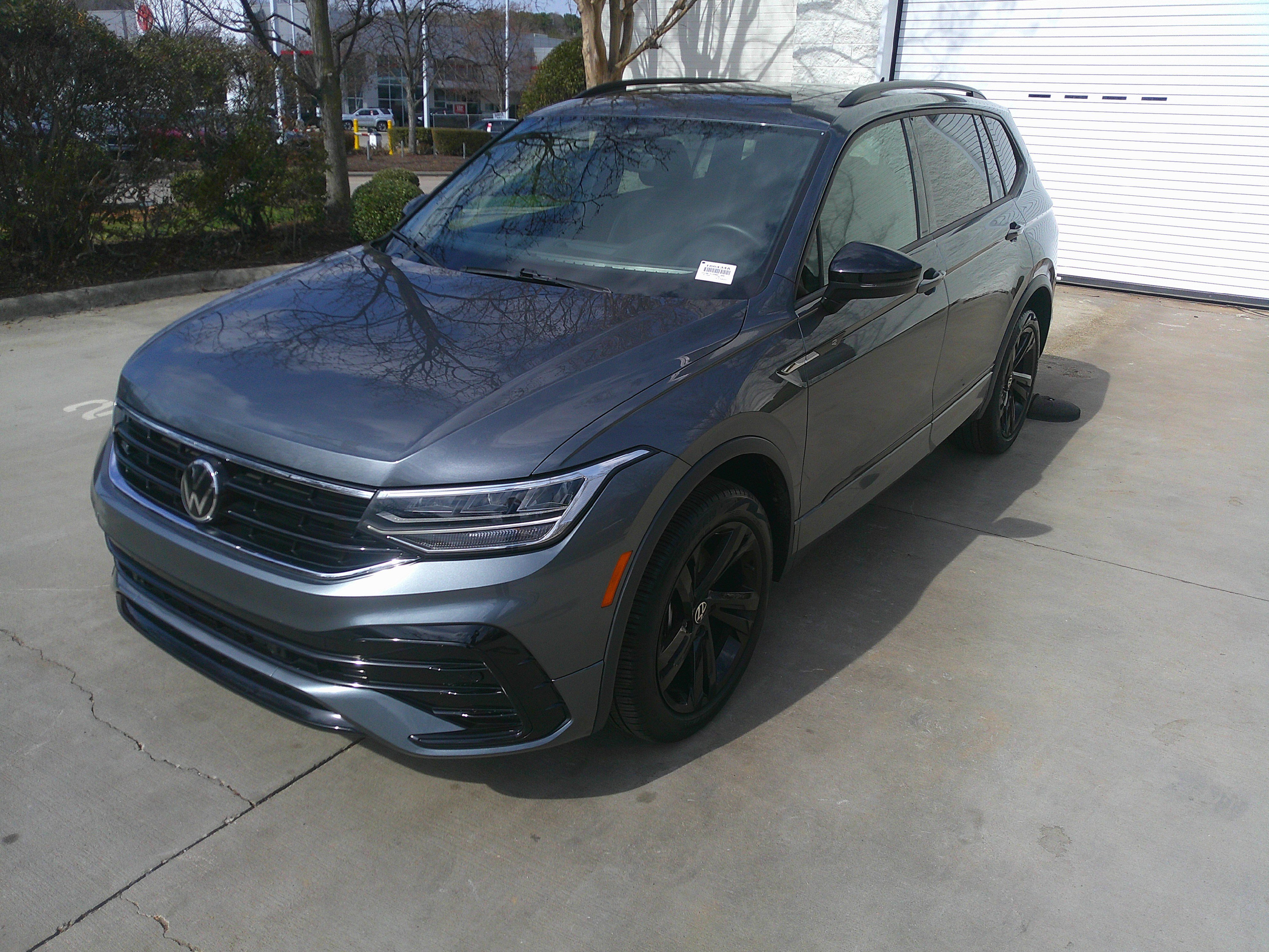 Used 2024 Volkswagen Tiguan SE R-Line image 6