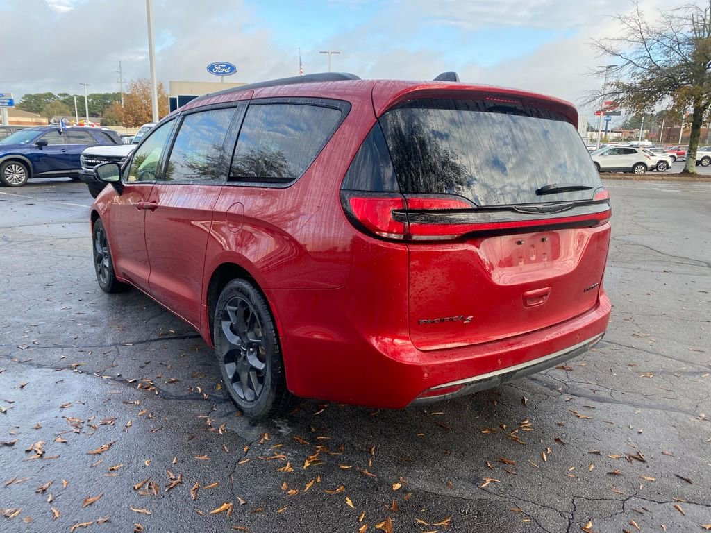 Used 2025 Chrysler Pacifica Limited image 5