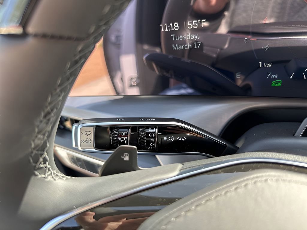 New 2026 Cadillac Vistiq Platinum w/ LPO, Floor Liner Package image 34