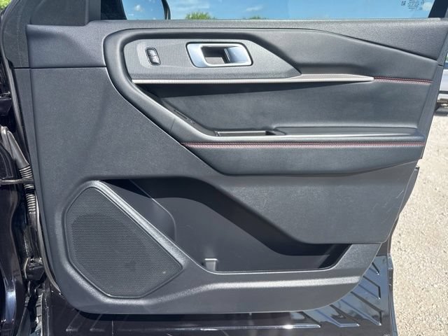 Used 2025 Ford Explorer ST-Line w/ ST-Line Street Pack AWD/4WD image 19