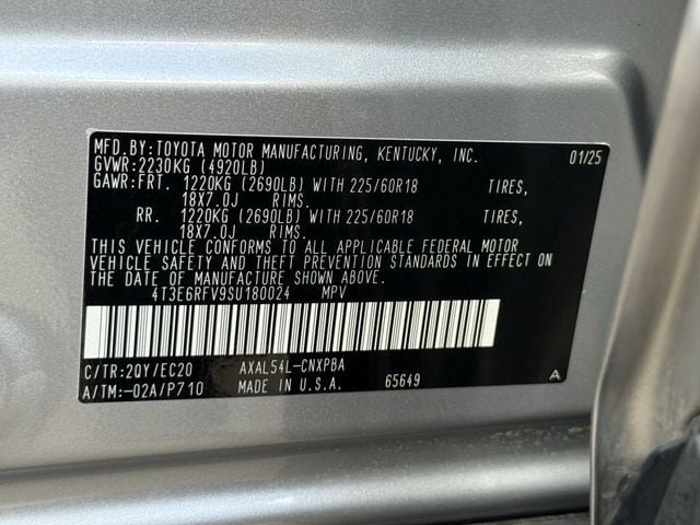 Used 2025 Toyota RAV4 XSE AWD/4WD image 32