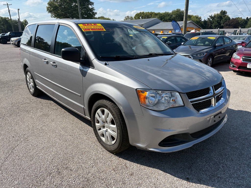 Used 2017 Dodge Grand Caravan SE w/ UConnect Hands-Free Group