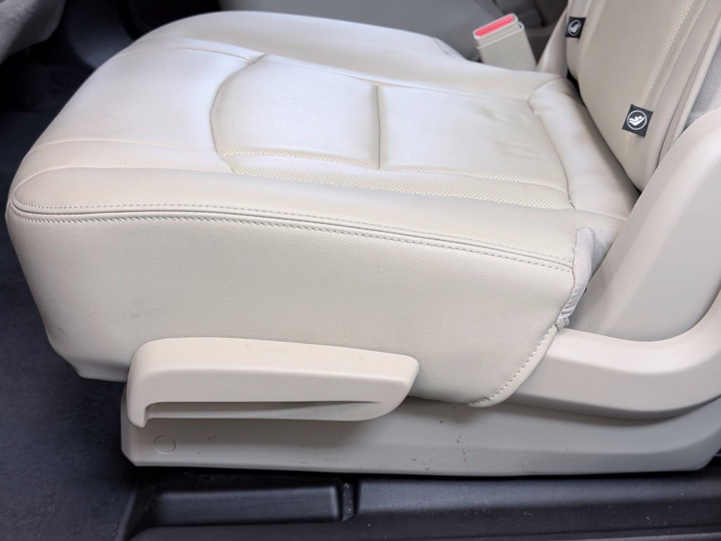 Used 2020 Buick Enclave Essence w/ Sound and Sites Package FWD image 22