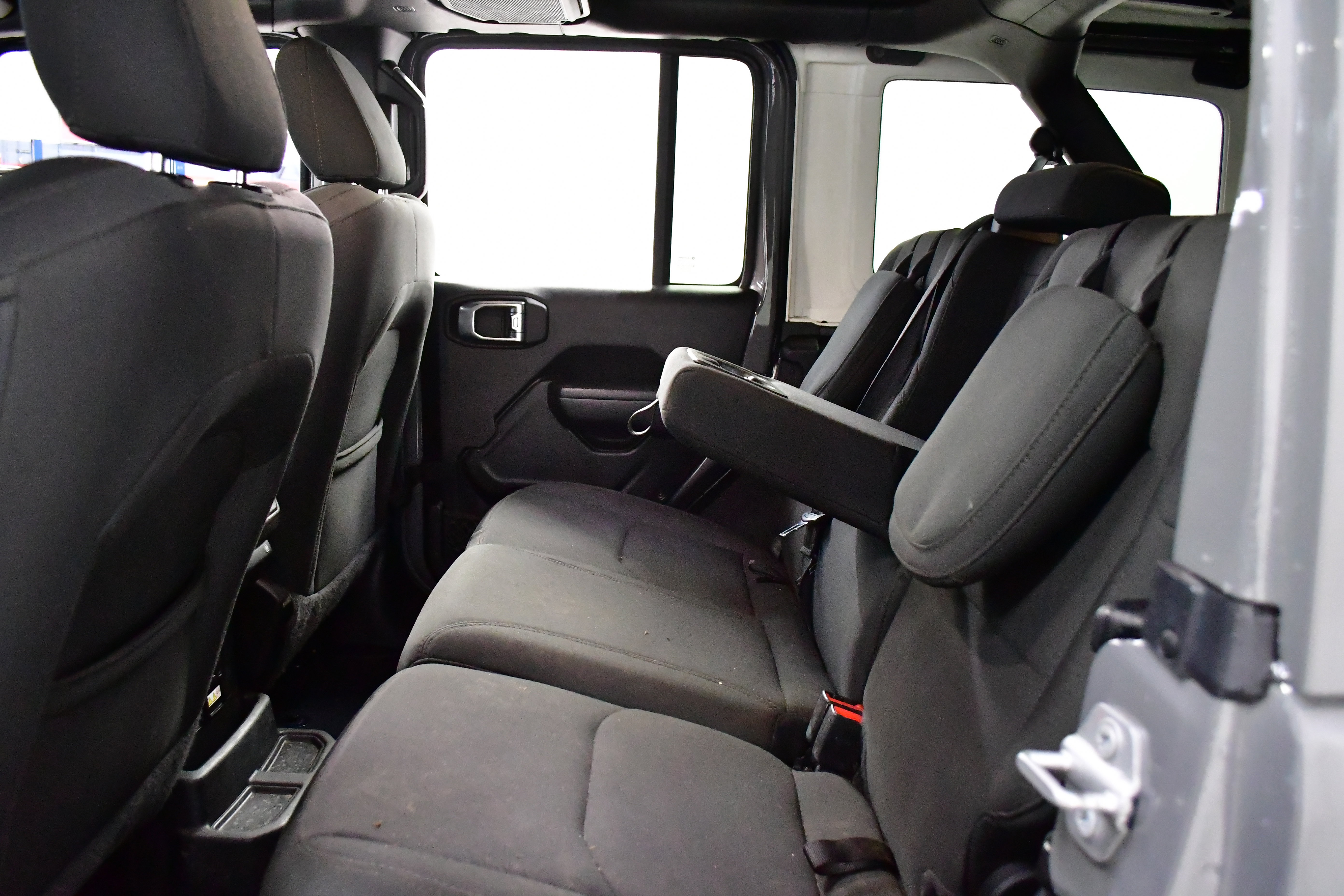 Used 2023 Jeep Wrangler Unlimited w/ Sun & Screen Package image 17