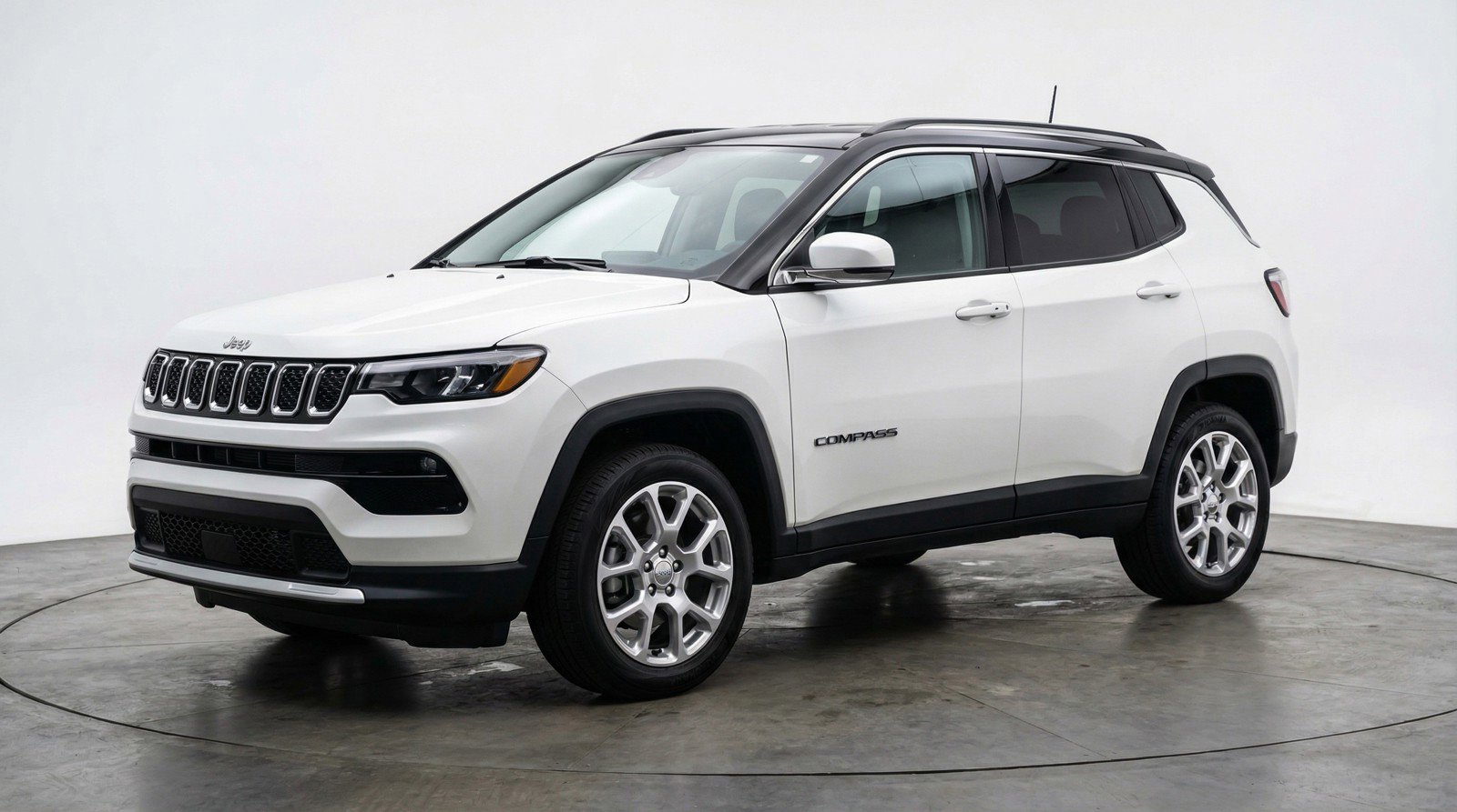 Used 2025 Jeep Compass Limited image 3