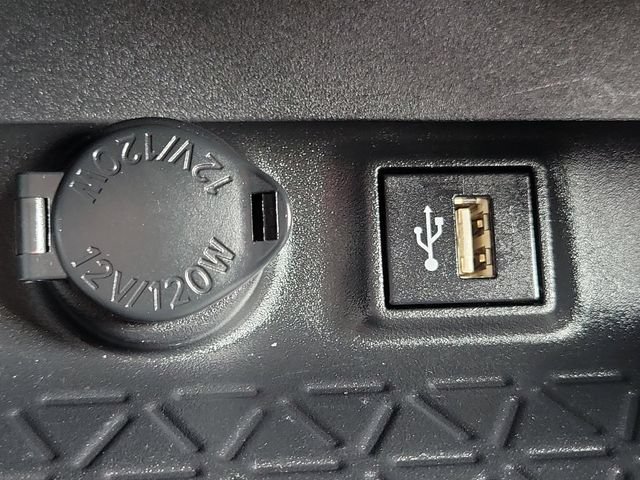 Used 2025 Toyota RAV4 XLE FWD image 16