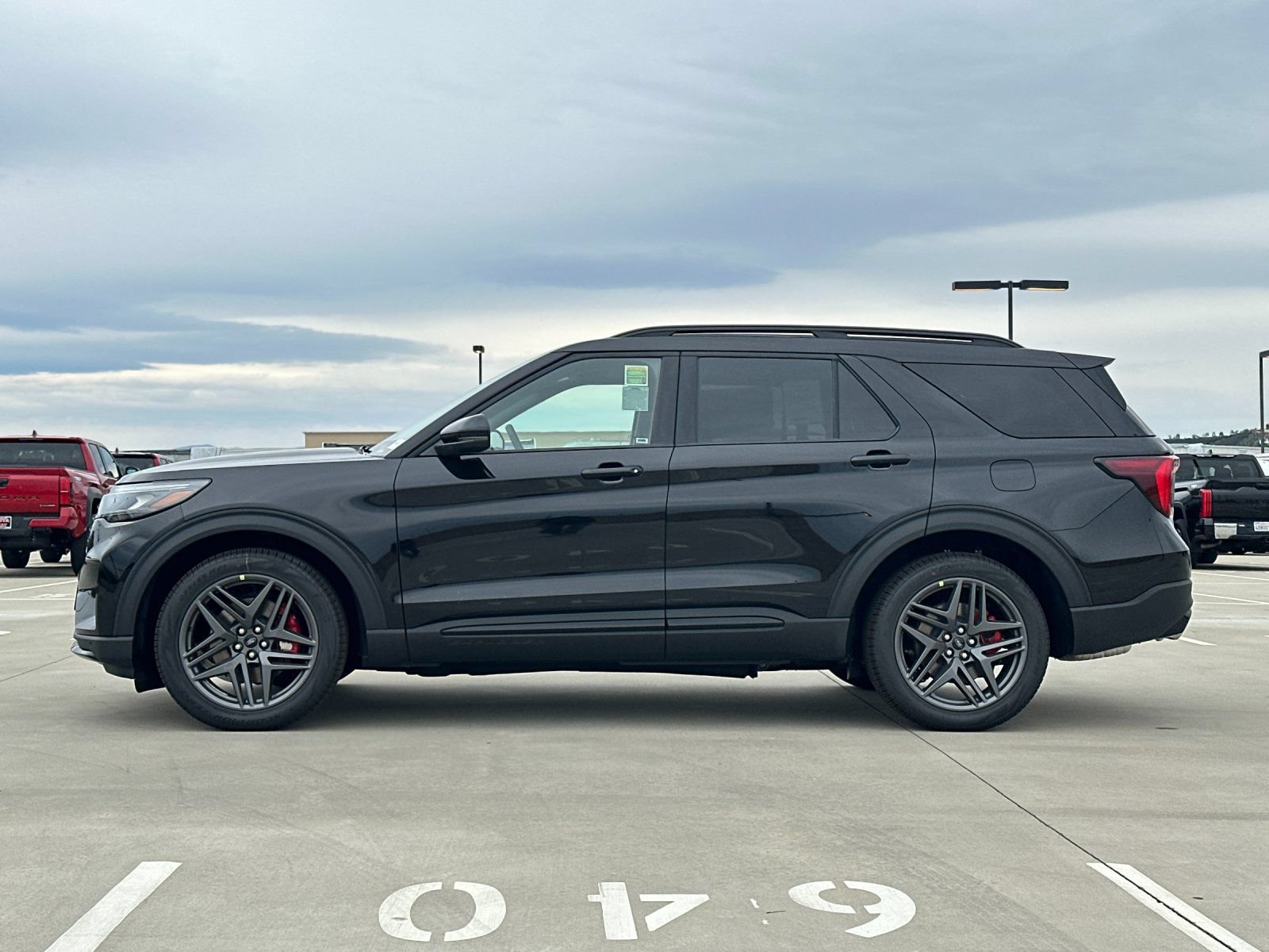 New 2025 Ford Explorer ST-Line w/ Premium Package RWD image 3