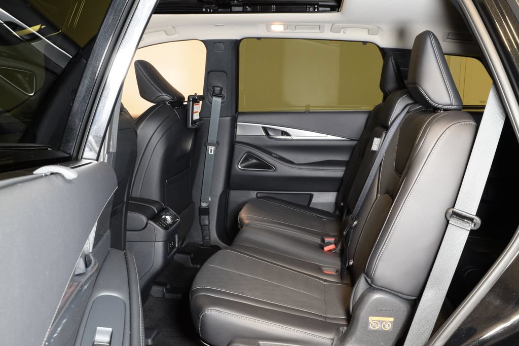 Certified 2026 INFINITI QX60 Luxe w/ Family Package AWD/4WD image 29