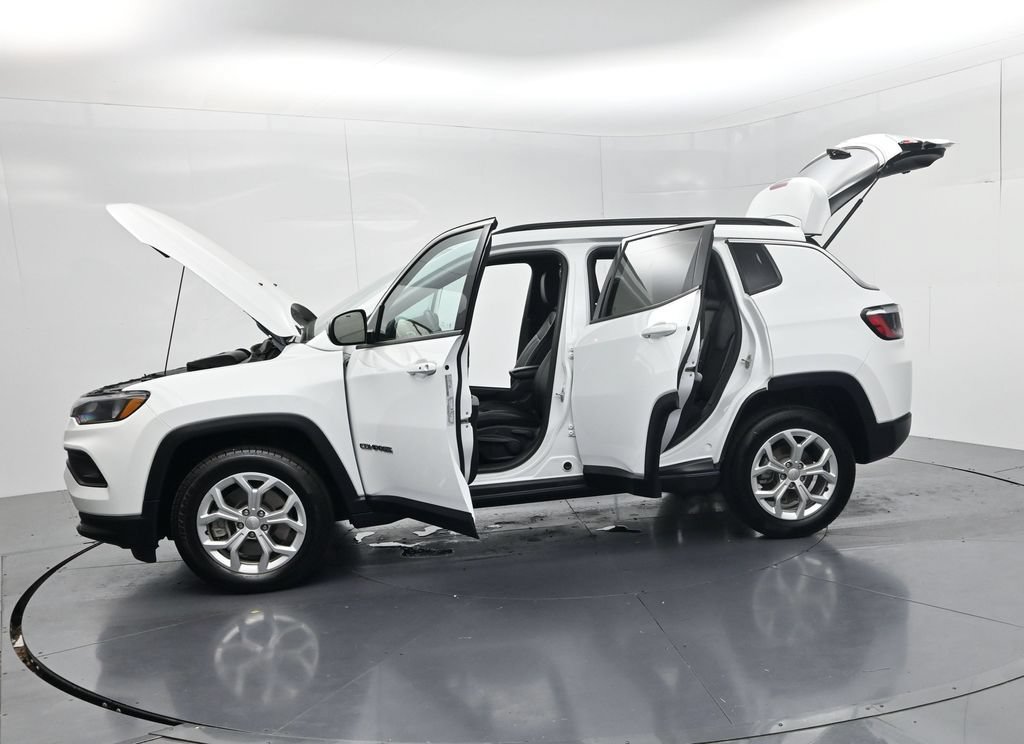 Used 2024 Jeep Compass Latitude AWD/4WD image 64
