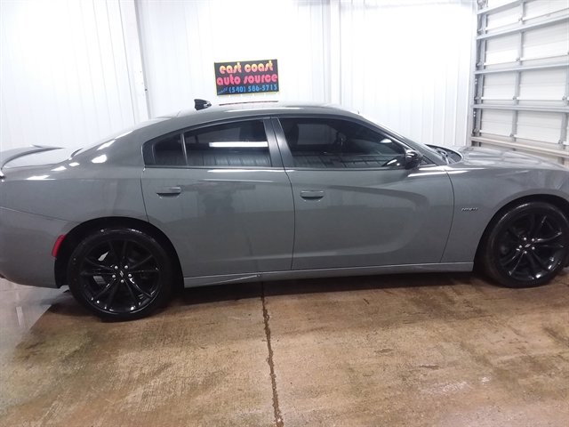 Used 2018 Dodge Charger R/T w/ Blacktop Package RWD image 5