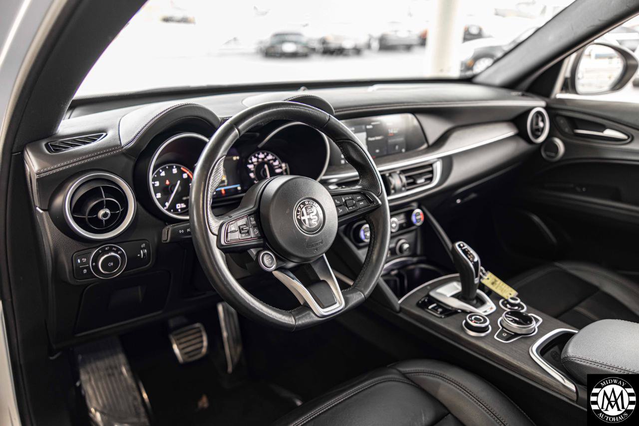 Used 2022 Alfa Romeo Stelvio Ti AWD/4WD image 9