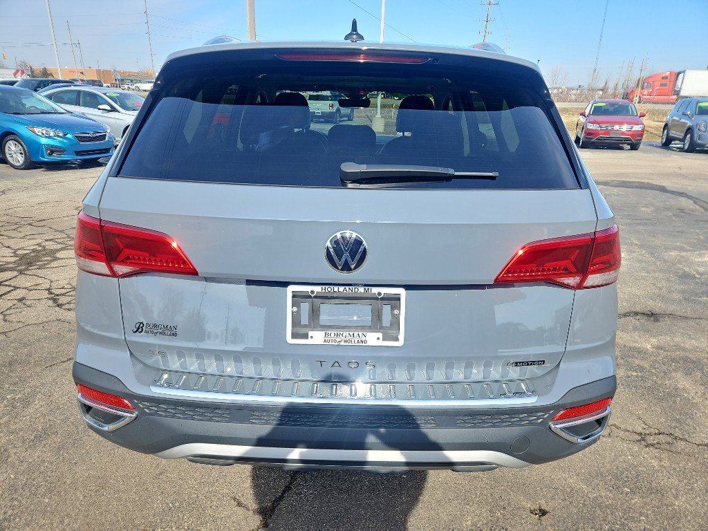 Used 2023 Volkswagen Taos SE image 3