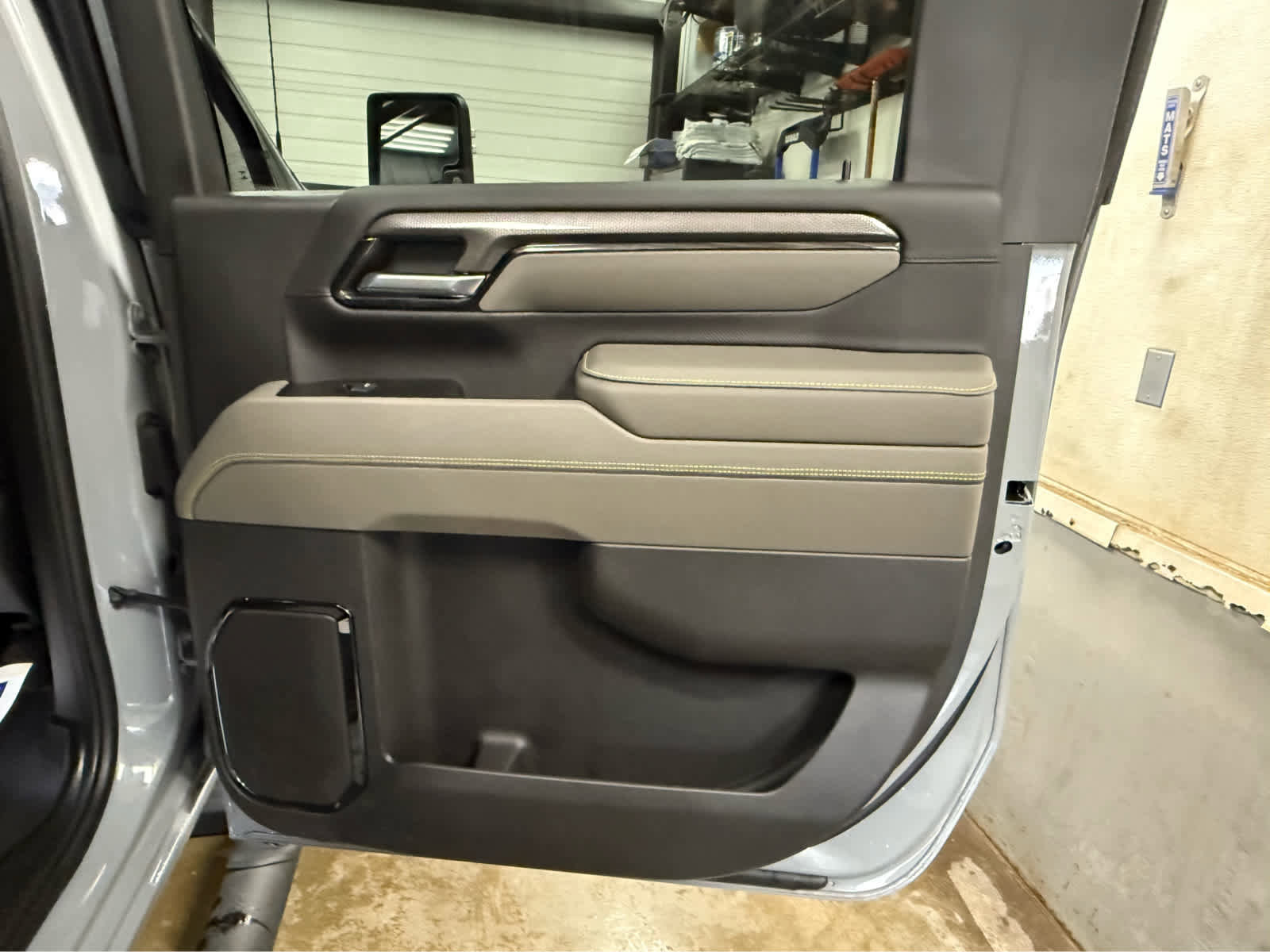 Used 2025 Chevrolet Silverado 2500 ZR2 w/ Technology Package image 26