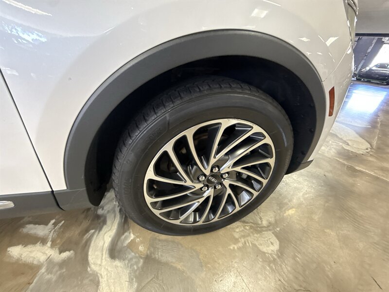 Used 2018 Lincoln MKX Select w/ Select Plus Package FWD image 10