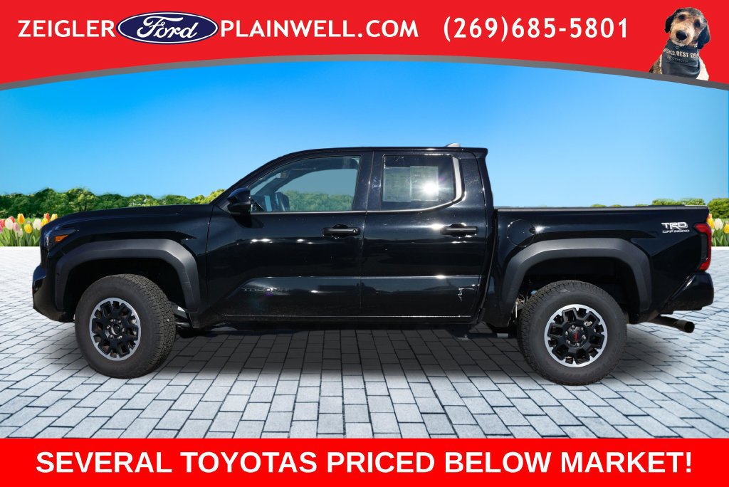 Used 2025 Toyota Tacoma TRD Off-Road AWD/4WD image 2