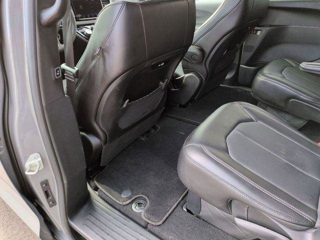 Certified 2025 Chrysler Pacifica Select image 25