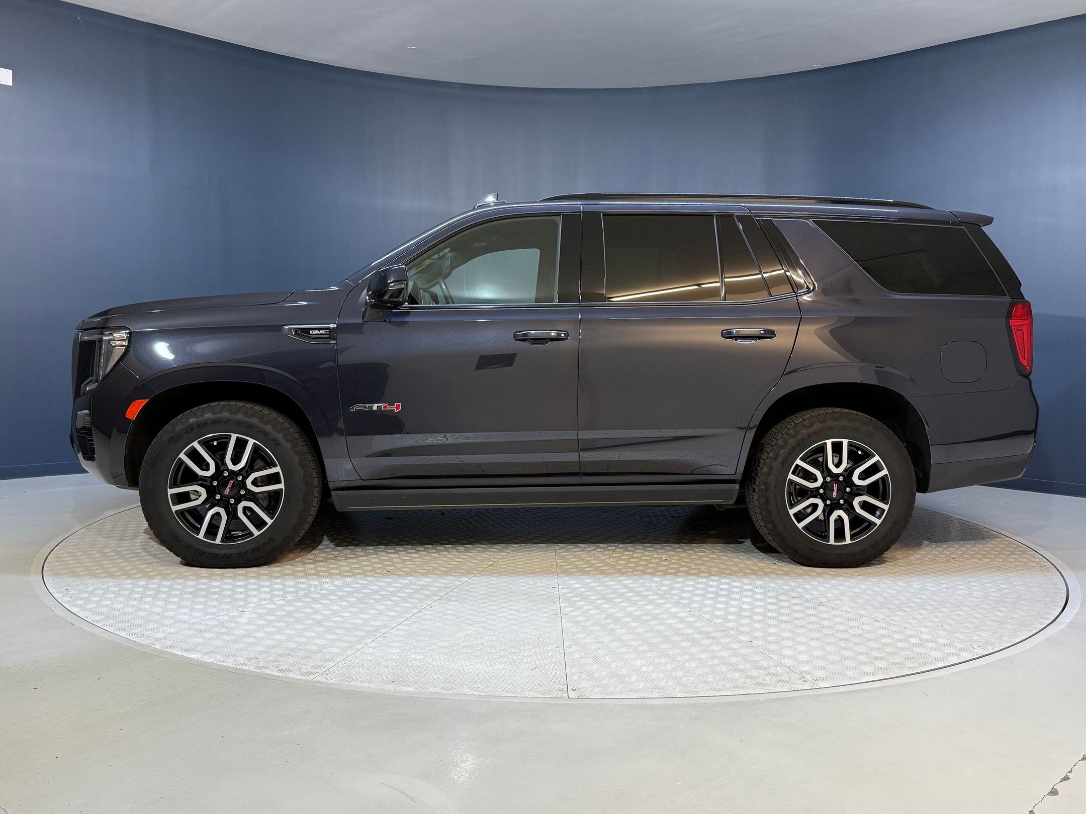 Used 2023 GMC Yukon AT4 w/ AT4 Premium Package image 2