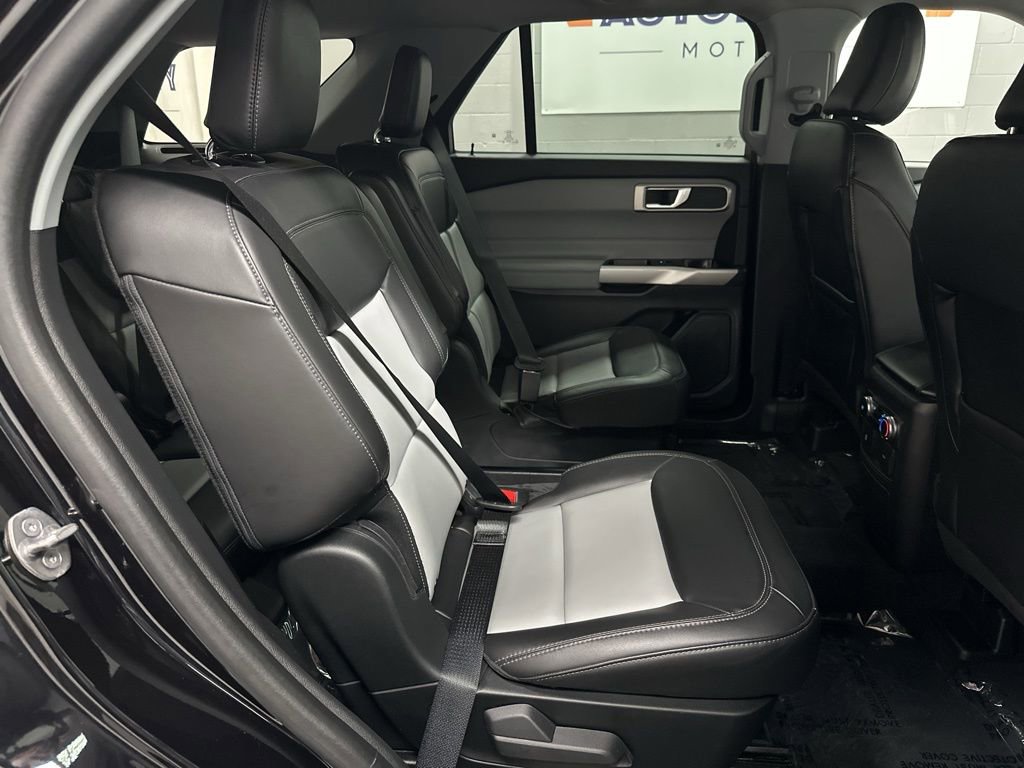 Used 2023 Ford Explorer XLT w/ Equipment Group 202A AWD/4WD image 21