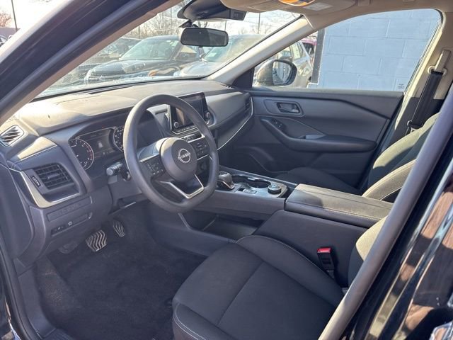 Used 2024 Nissan Rogue S AWD/4WD image 9