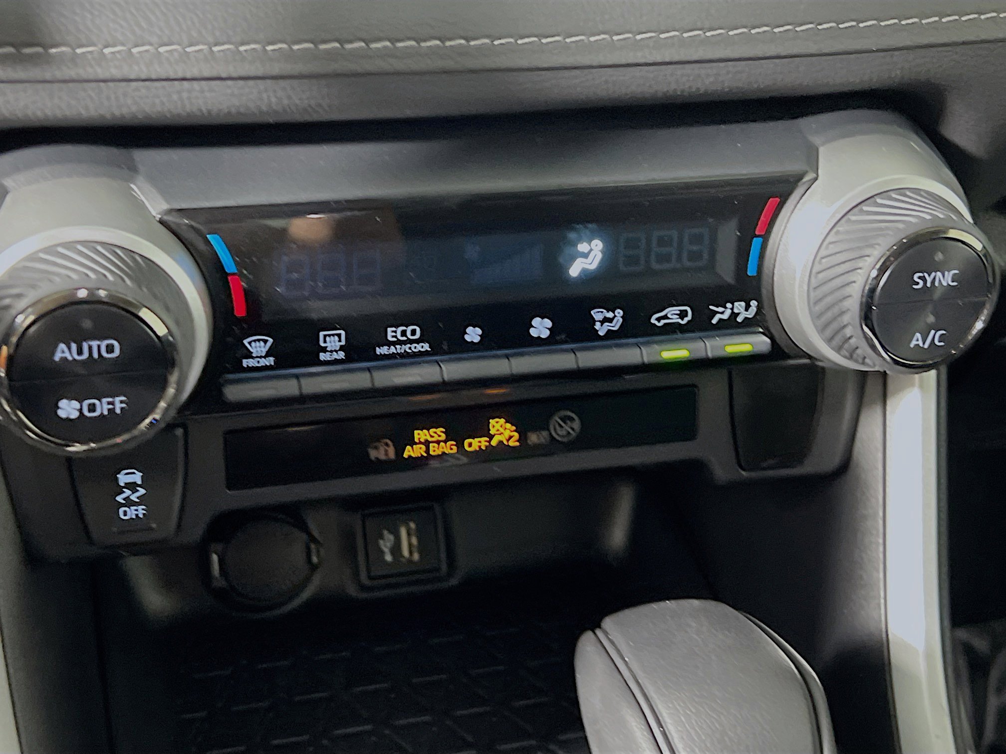 Used 2025 Toyota RAV4 XLE AWD/4WD image 26