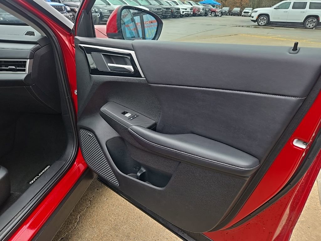 Used 2025 Mitsubishi Outlander SE image 69