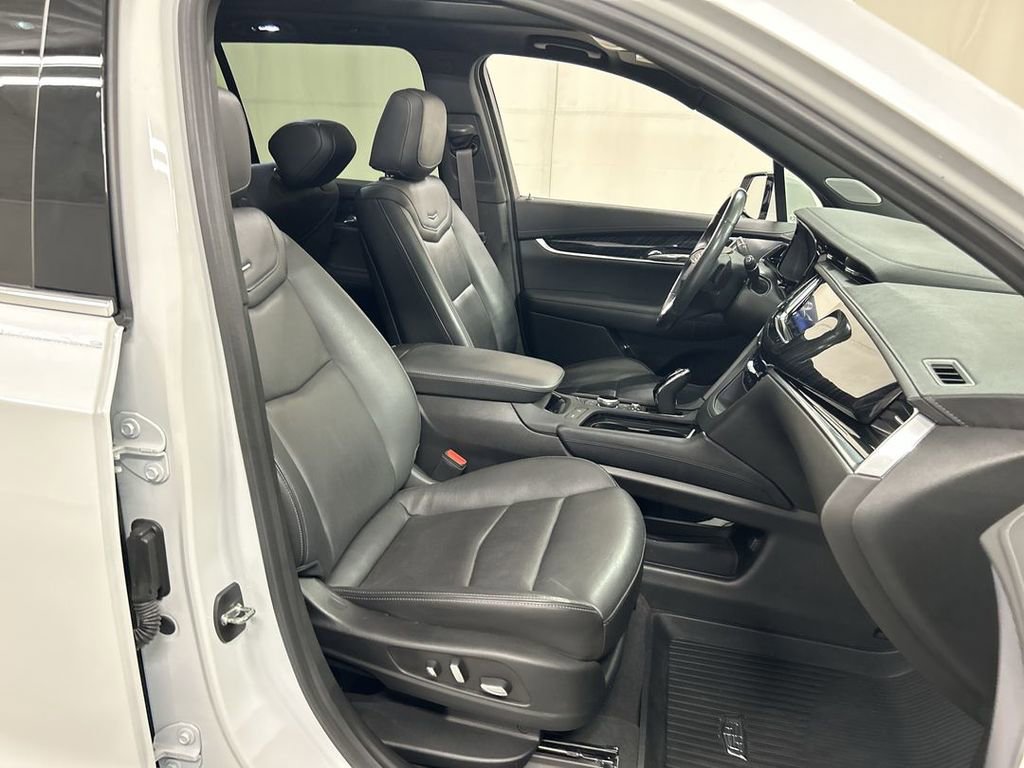 Used 2023 Cadillac XT6 Premium Luxury w/ LPO, Floor Liner Package AWD/4WD image 25