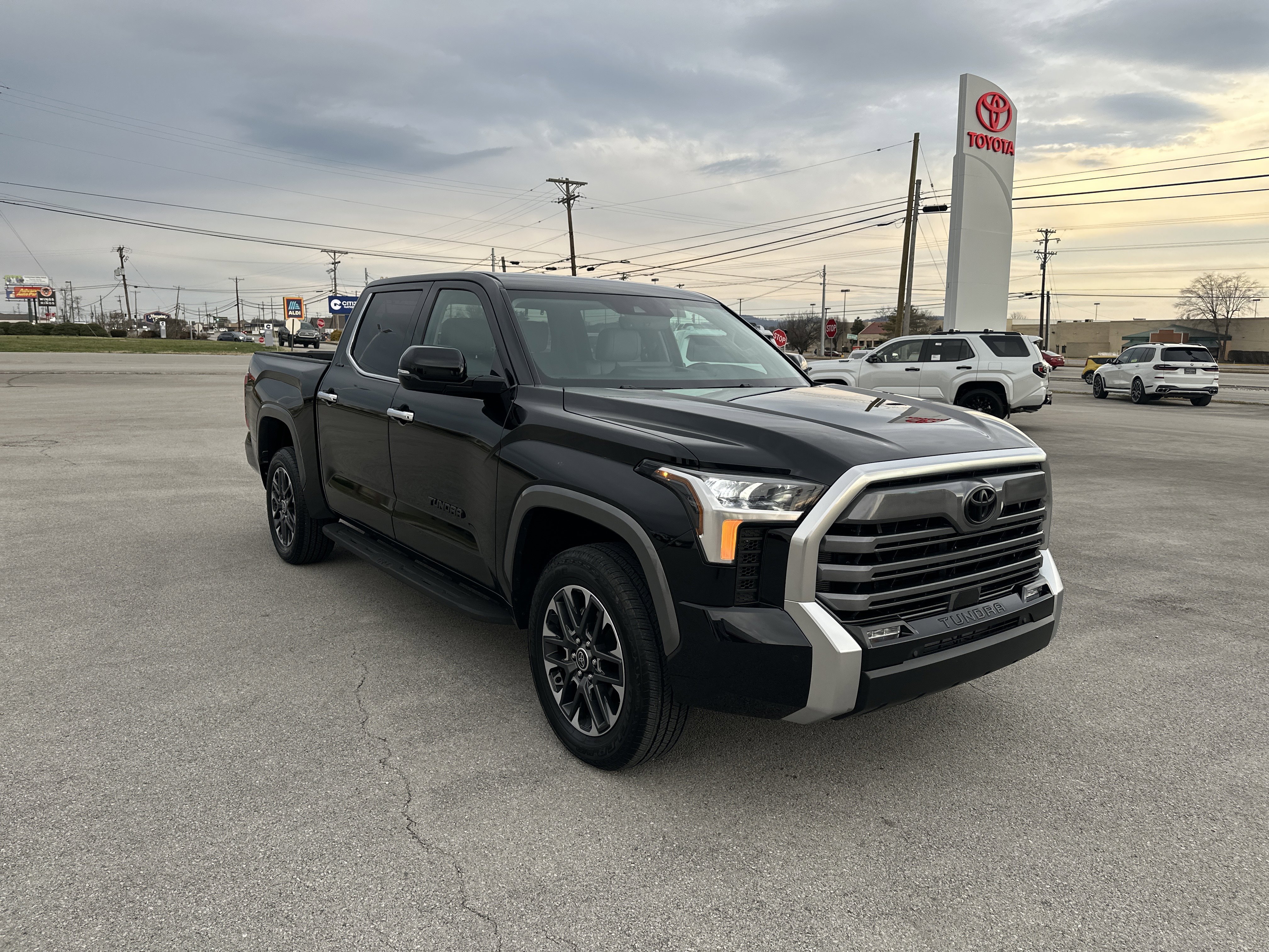 Used 2024 Toyota Tundra Limited image 3