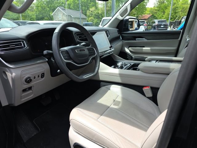Used 2024 Jeep Wagoneer Series II w/ Convenience Group I AWD/4WD image 2