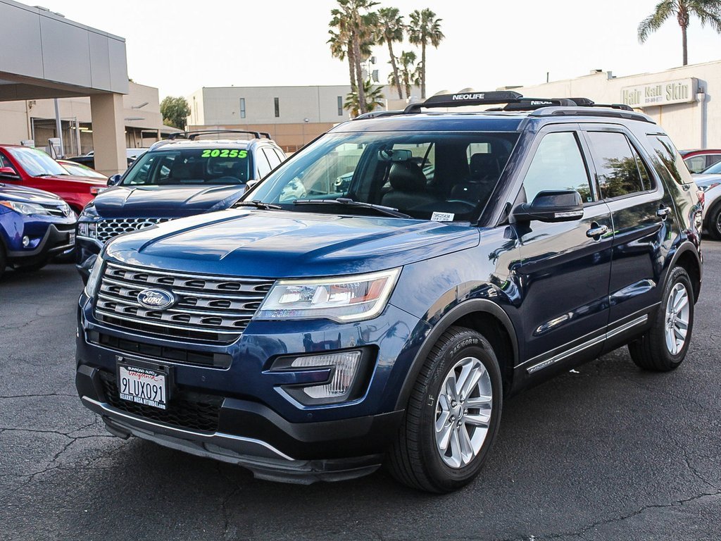 Used 2017 Ford Explorer XLT w/ Equipment Group 202A image 3