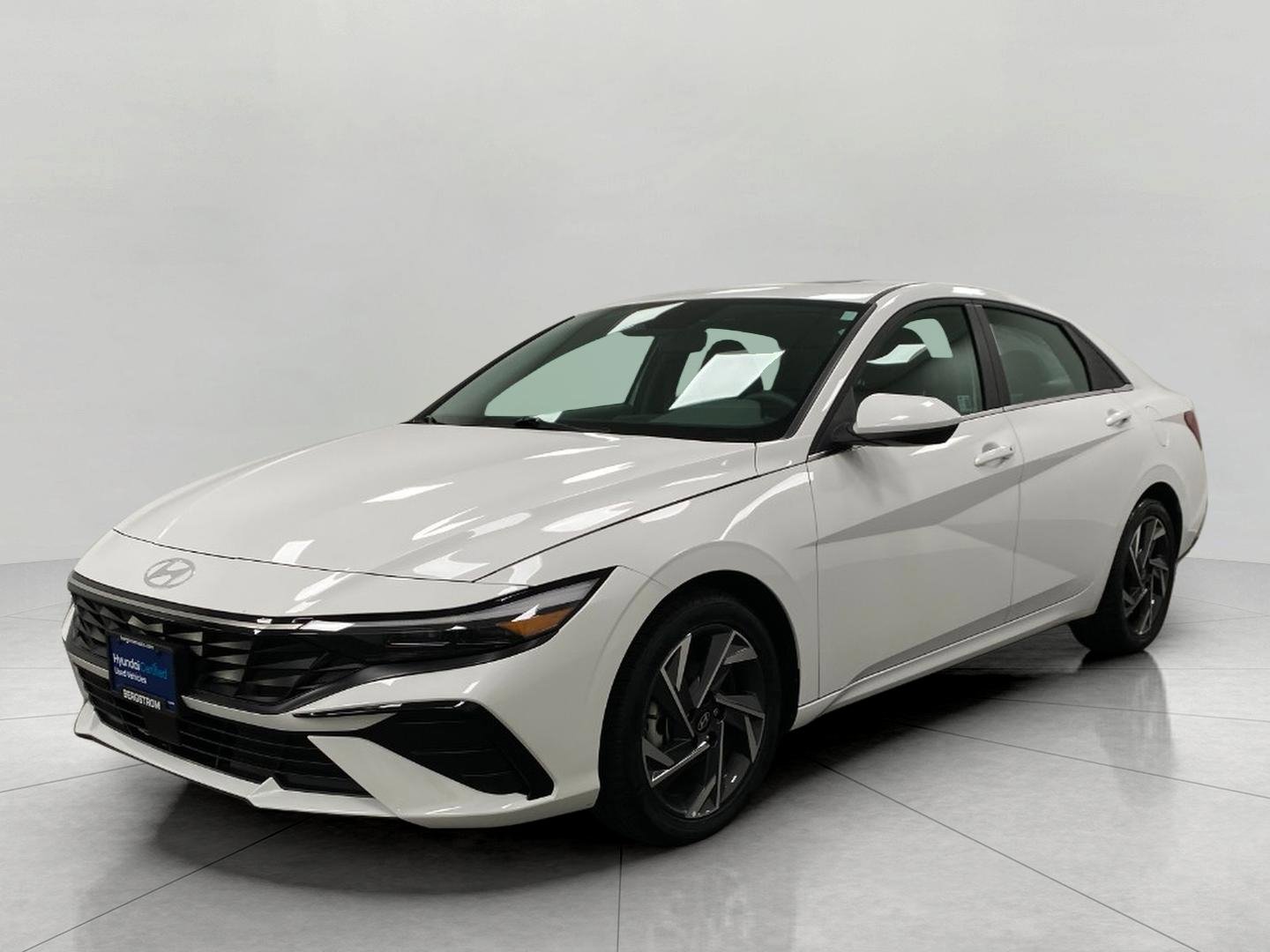 Certified 2024 Hyundai Elantra SEL w/ Convenience Package image 8