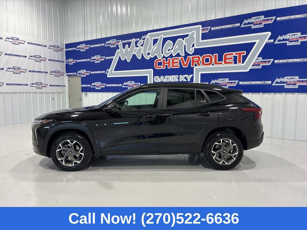 Used 2025 Chevrolet Trax LT image 3