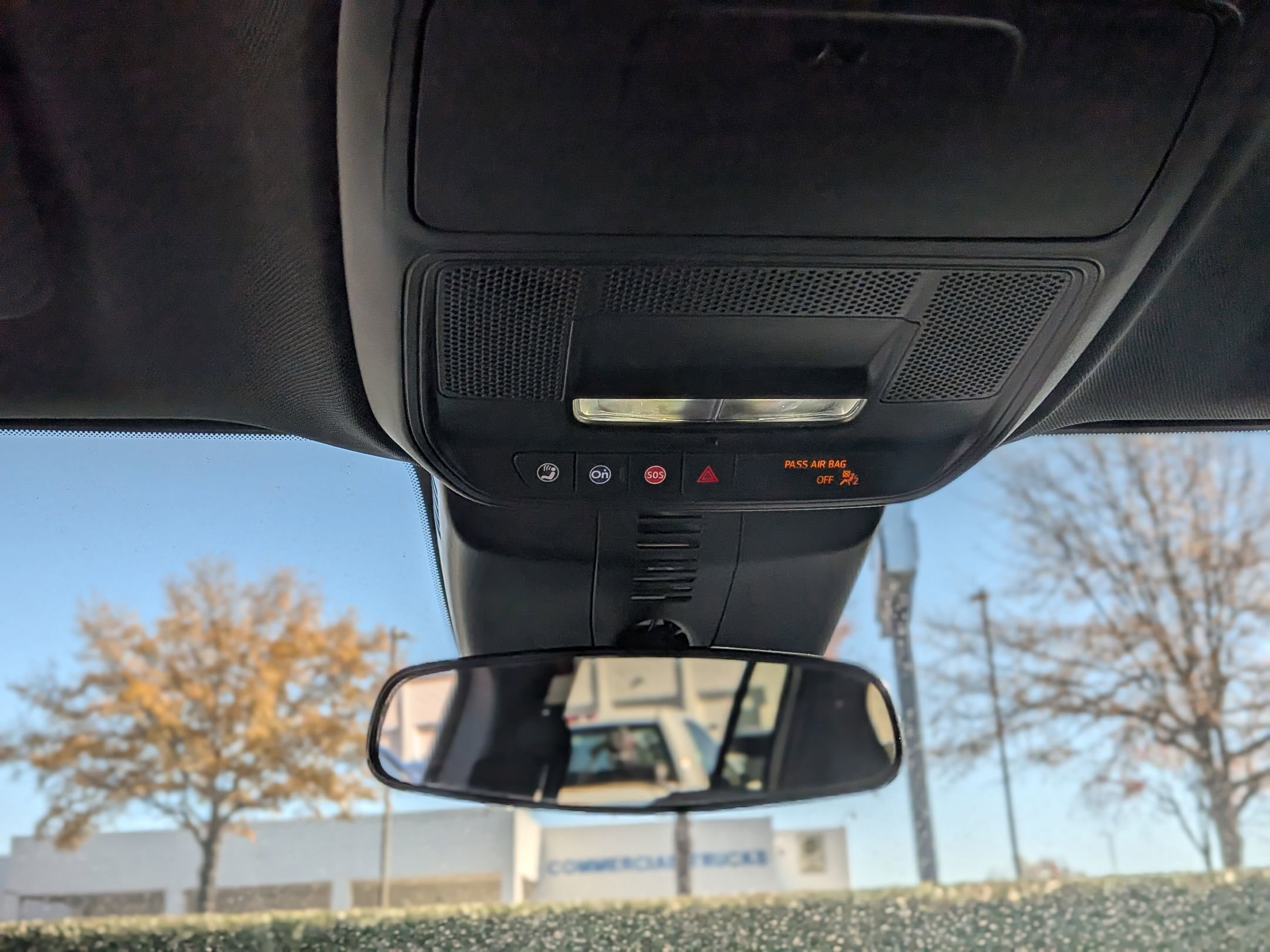 Used 2025 Chevrolet Traverse LT image 32