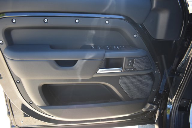 Used 2024 Land Rover Defender 110 X-Dynamic SE image 11