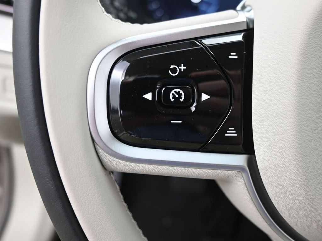 New 2026 Volvo XC60 B5 Ultra w/ Protection Package Premier image 18