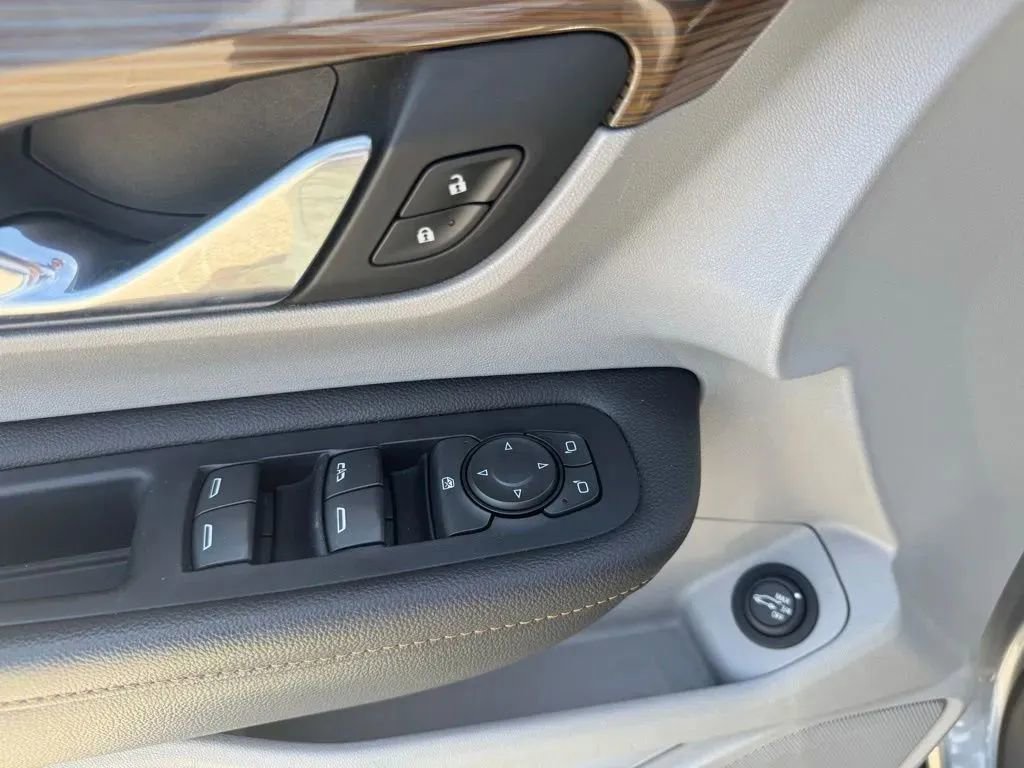 Used 2019 GMC Terrain SLE w/ Driver Convenience Package FWD image 11