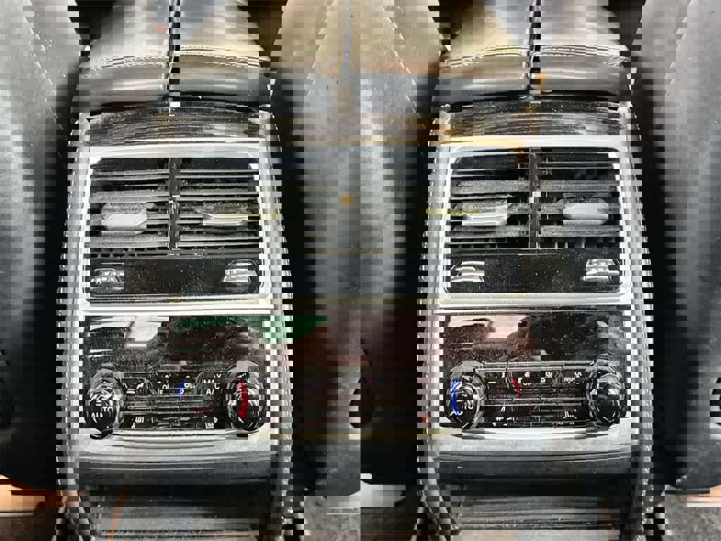 Used 2018 BMW 750i xDrive image 21