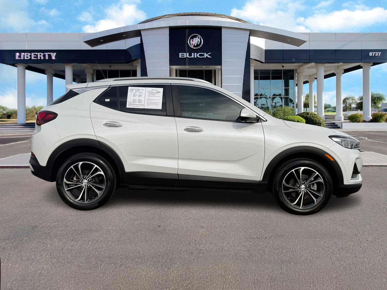 Used 2022 Buick Encore GX Select w/ Advanced Technology Package image 2