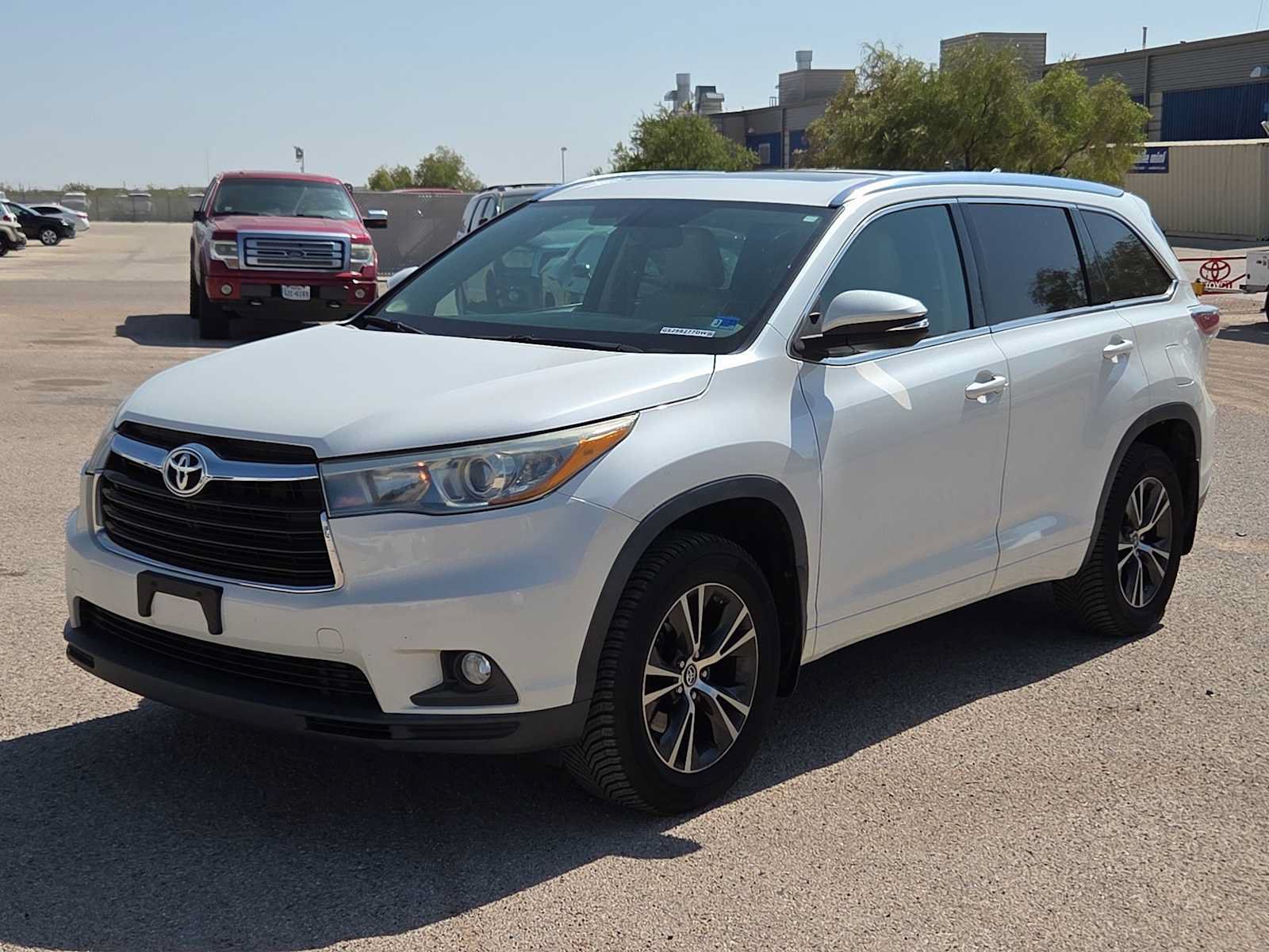 Used 2016 Toyota Highlander XLE AWD/4WD image 4