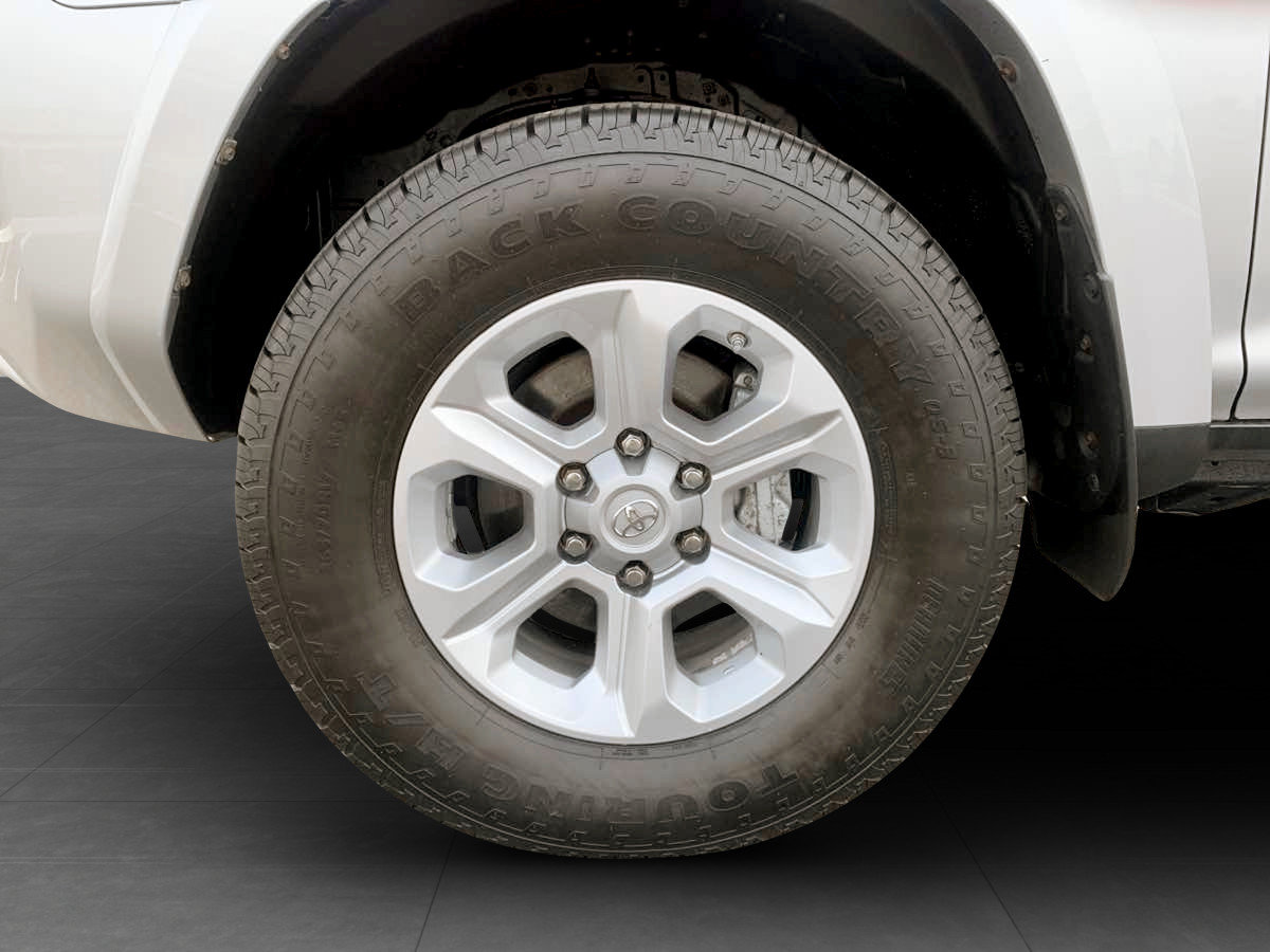 Used 2017 Toyota 4Runner SR5 AWD/4WD image 11