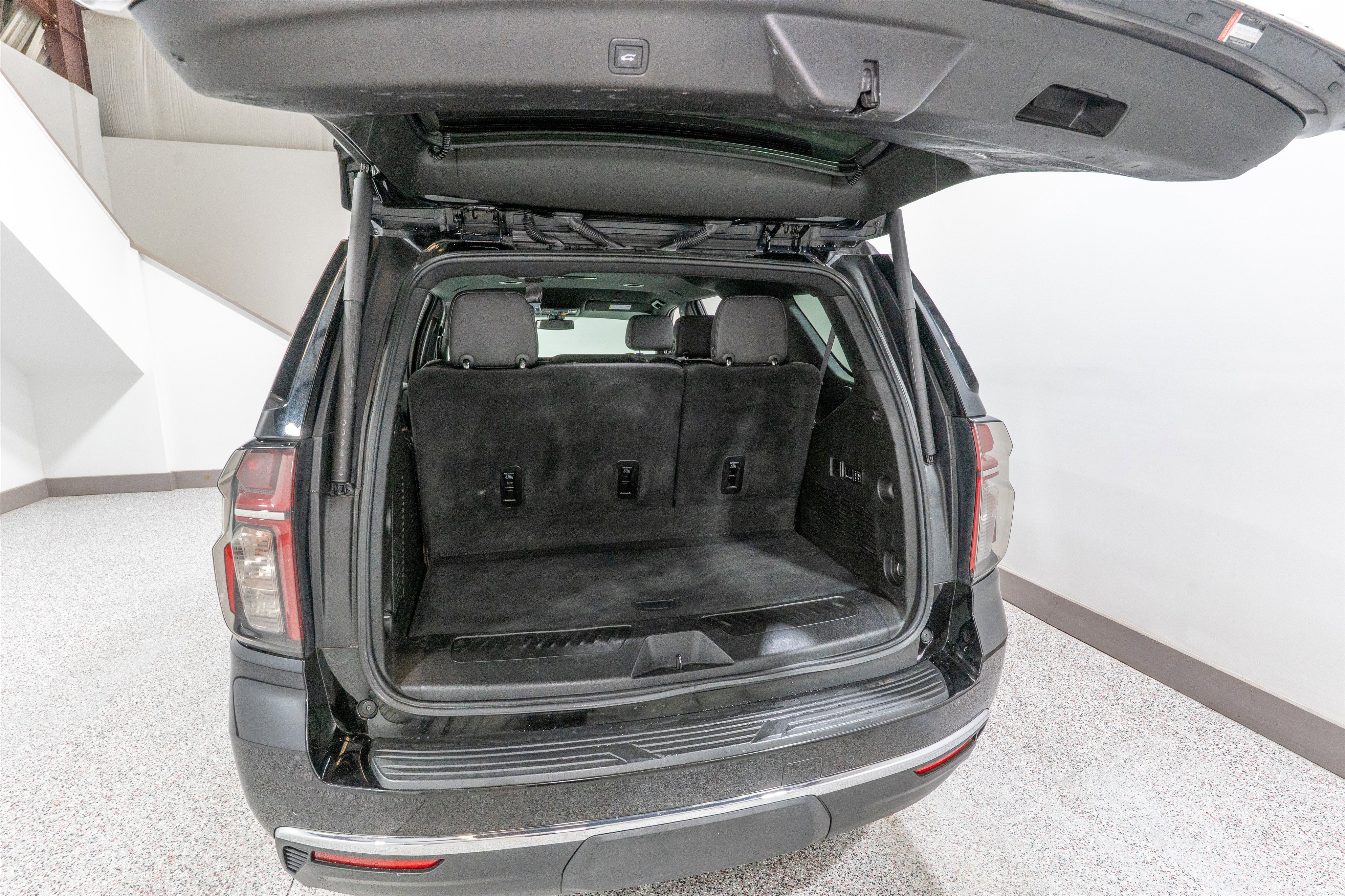 Used 2022 Chevrolet Tahoe LT w/ Luxury Package AWD/4WD image 32