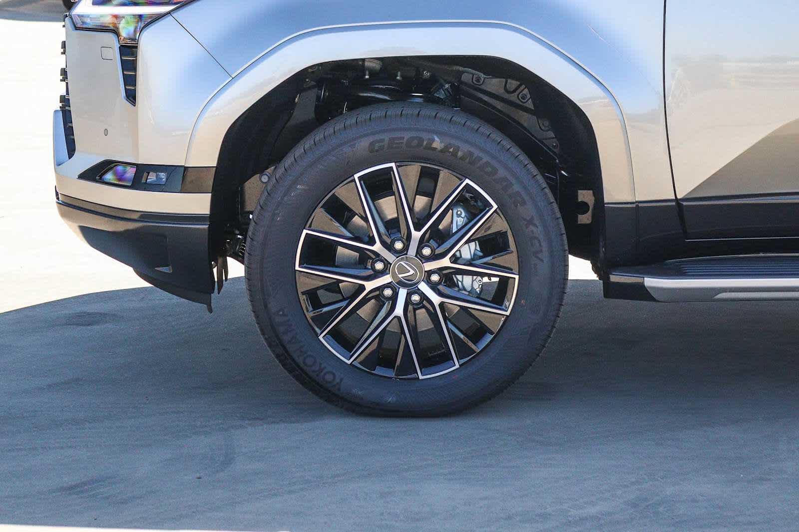 New 2026 Lexus GX 550 w/ Accessory Package (2T) AWD/4WD image 11