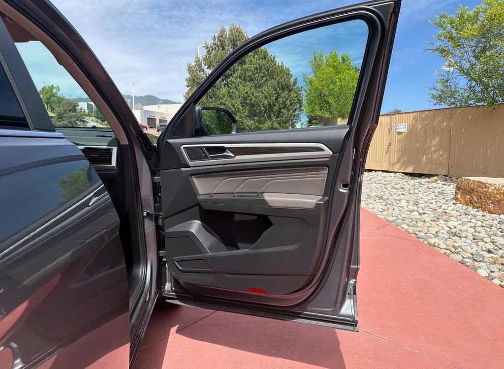 Used 2023 Volkswagen Atlas SE w/ Black Wheel Package AWD/4WD image 34