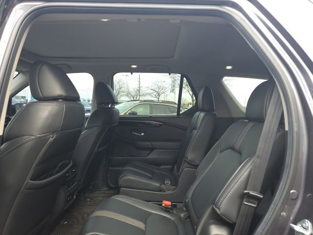 Used 2025 Honda Pilot Touring image 16