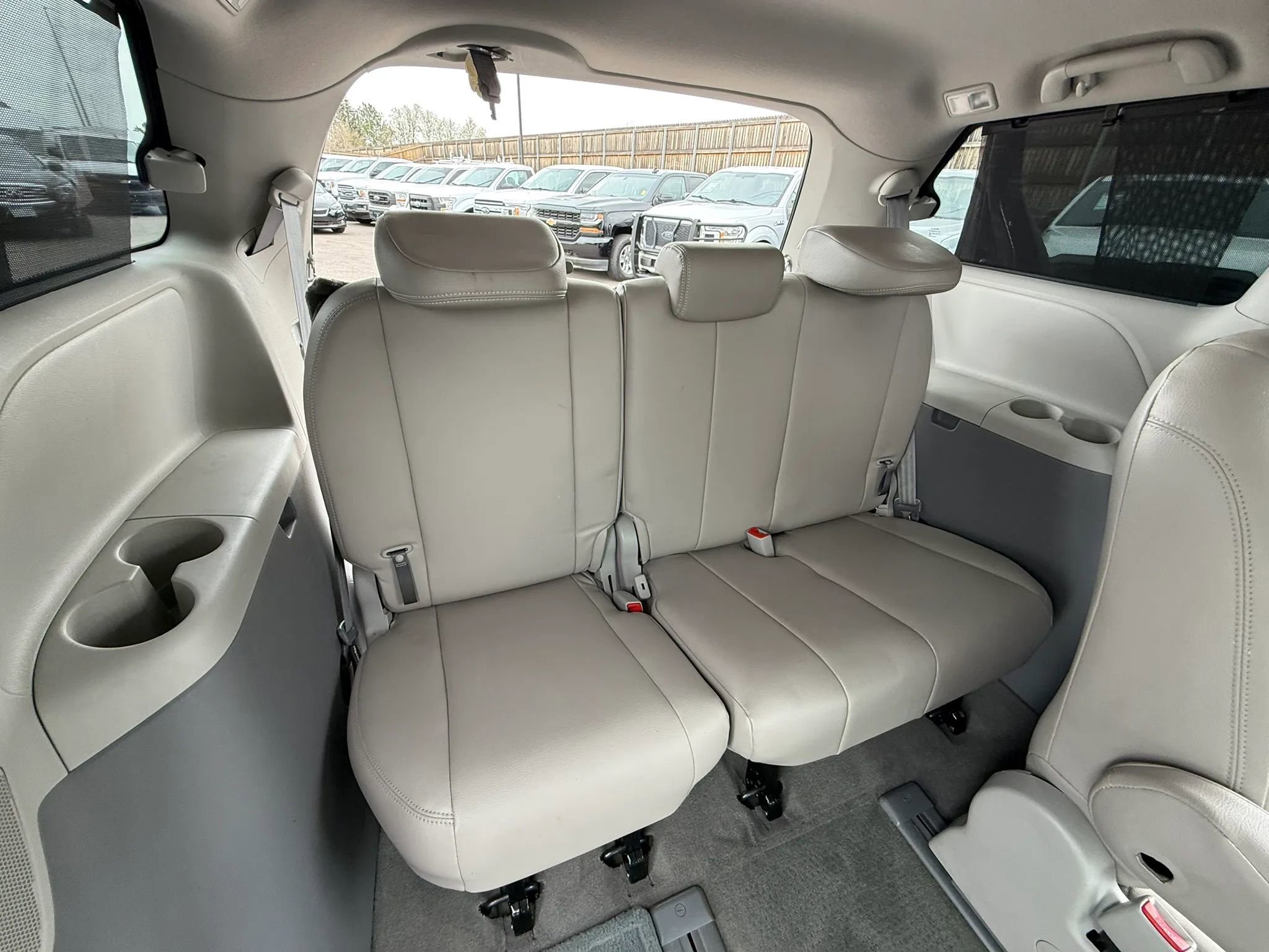 Used 2013 Toyota Sienna LE w/ Towing Pkg image 39