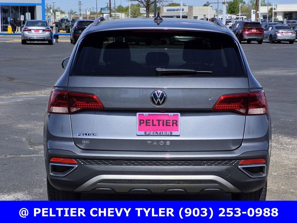 Used 2023 Volkswagen Taos SE w/ Black Wheel Package image 5