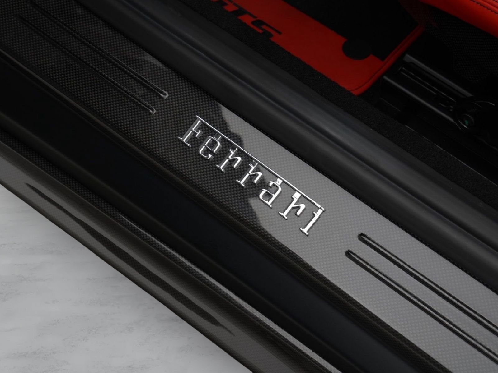 Used 2022 Ferrari 812 GTS RWD image 12