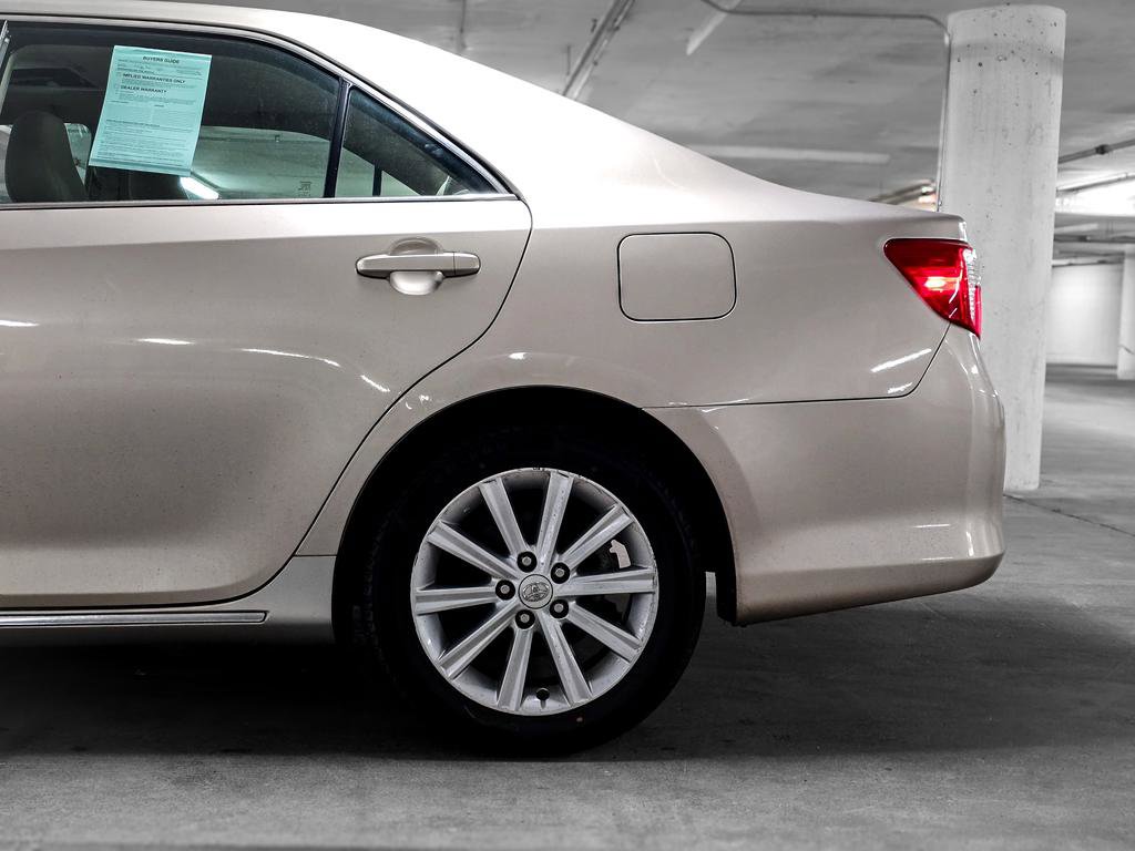 Used 2014 Toyota Camry XLE image 16