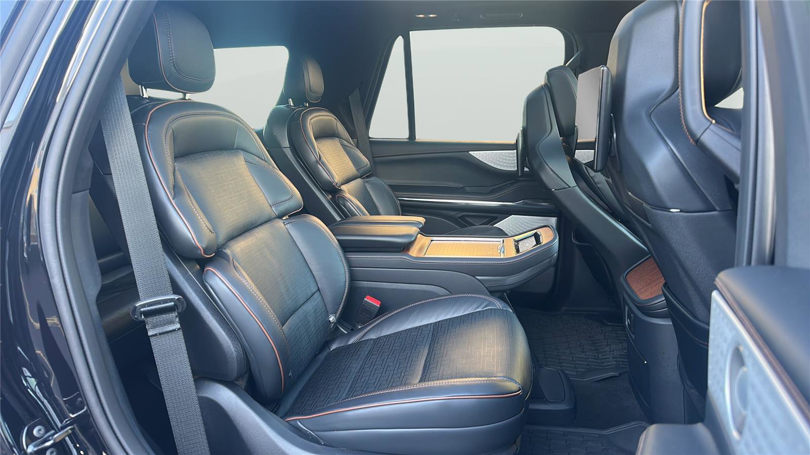 Used 2025 Lincoln Navigator Black Label image 17