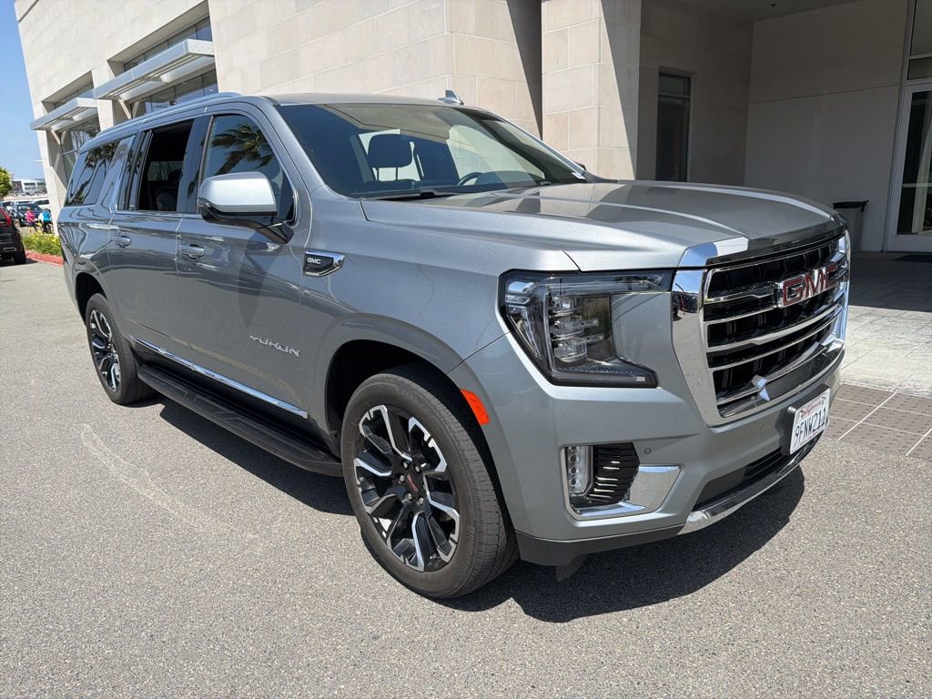 Certified 2023 GMC Yukon XL SLT w/ SLT Premium Package AWD/4WD image 10